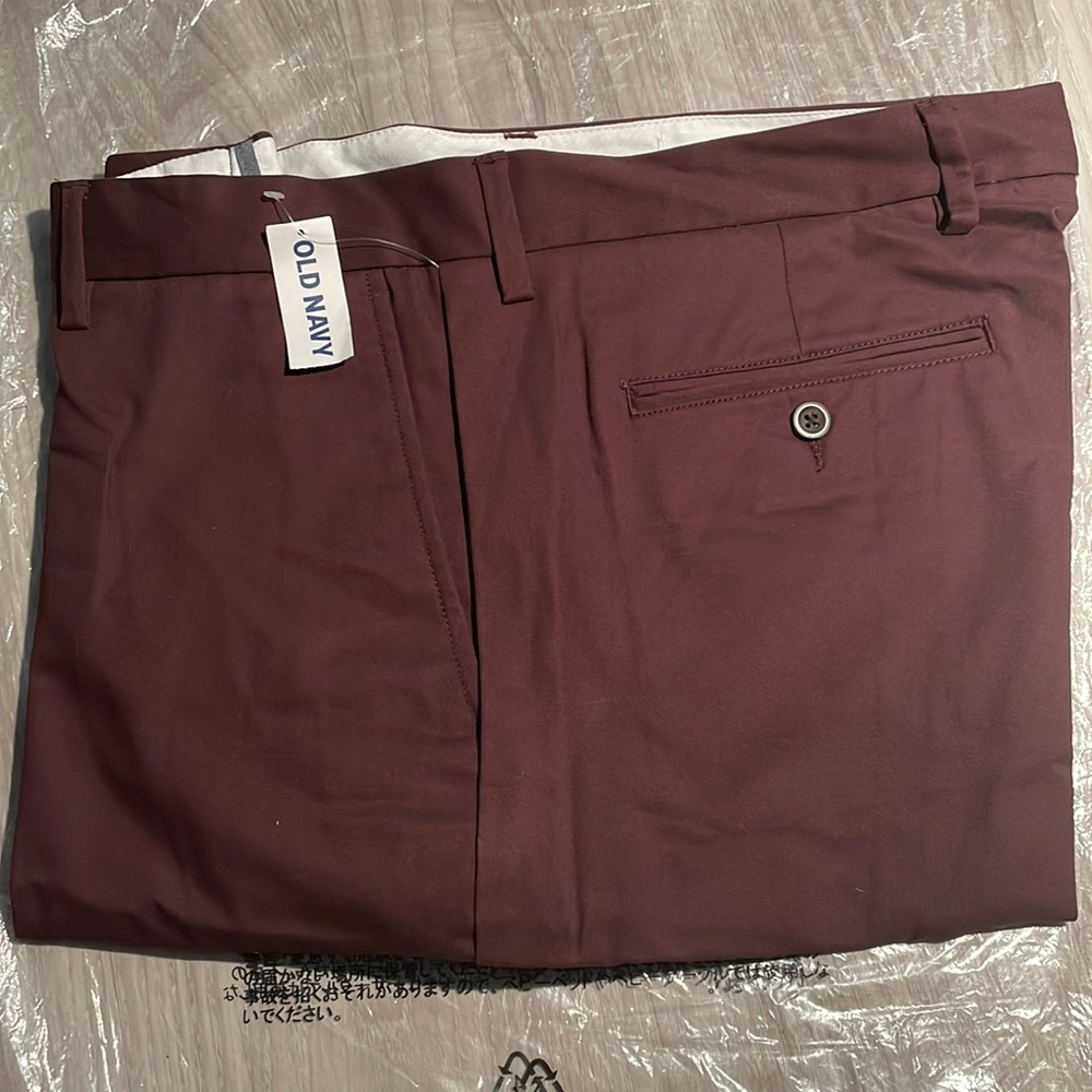 Old Navy Men's Straight Signature Built-In Flex Non-Iron Pants